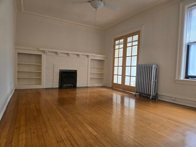 Foto del edificio - 1128 W Pratt Blvd