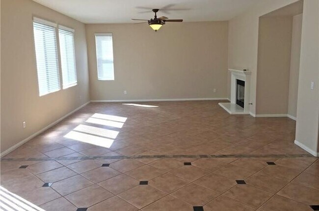 Foto del edificio - Beautiful 4 bedroom, 4 bathroom Menifee Home