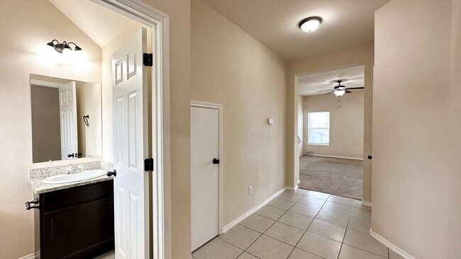 Foto del edificio - This is no joke1 $1,145 per month.