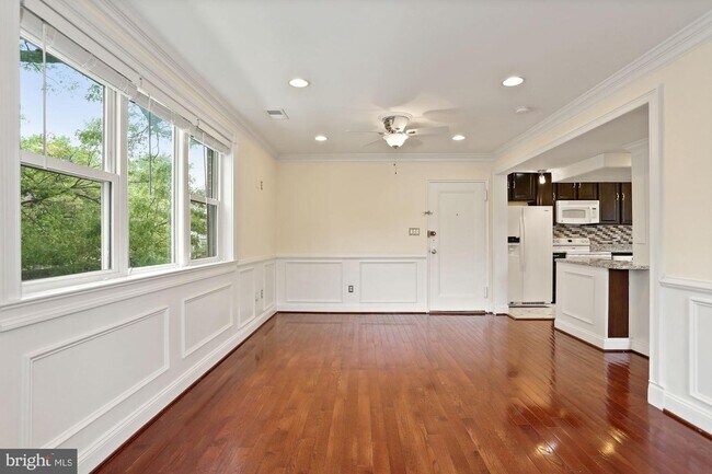 Building Photo - 6180 Greenwood Dr