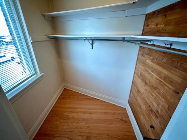 Foto del edificio - 1413 Helena Ave