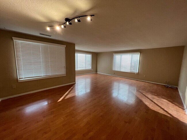 Foto del edificio - Country Home For Rent!