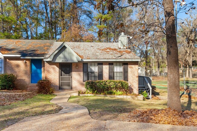 Building Photo - 2050 Gardenbrook Ln