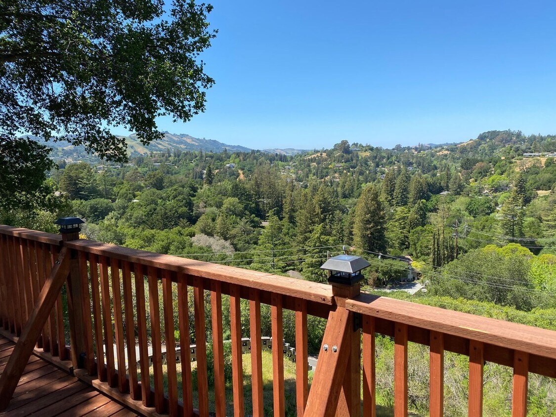 Foto del edificio - (Coming Soon) A Spectacular Hillside Home with Breathtaking Valley Views