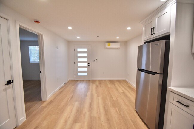 Building Photo - 14830 Dickens St