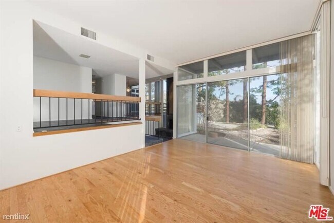 Building Photo - 5 br, 3 bath House - 1478 N Kenter Ave