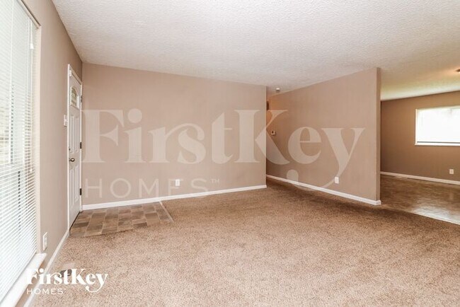 Building Photo - 1960 Courtyard Pl