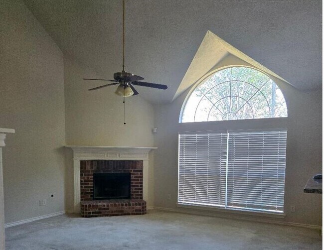 Foto del edificio - 5719 Candlecreek Dr