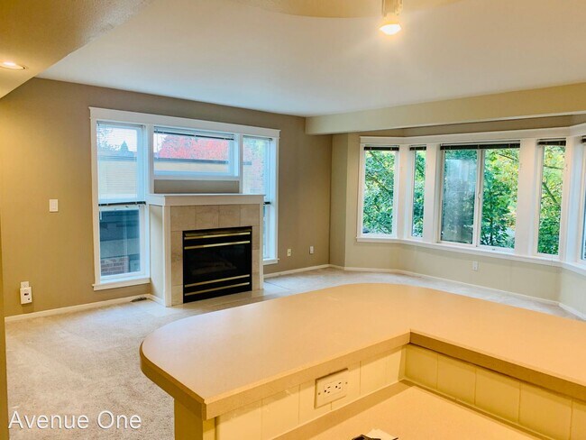 Building Photo - 2 br, 2 bath House - 1629 Queen Anne Ave N...