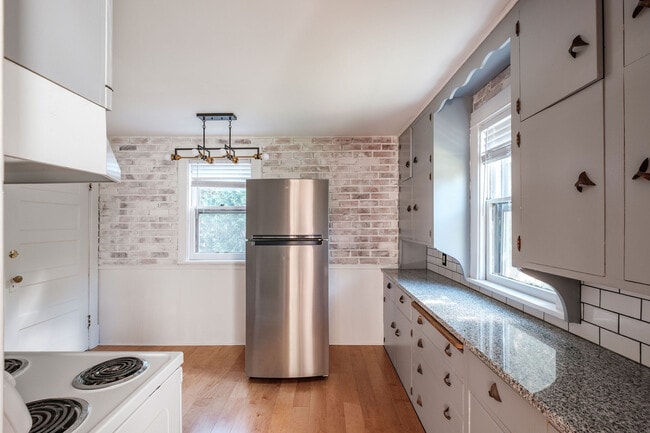 Kitchen - 2016 Selby Ave