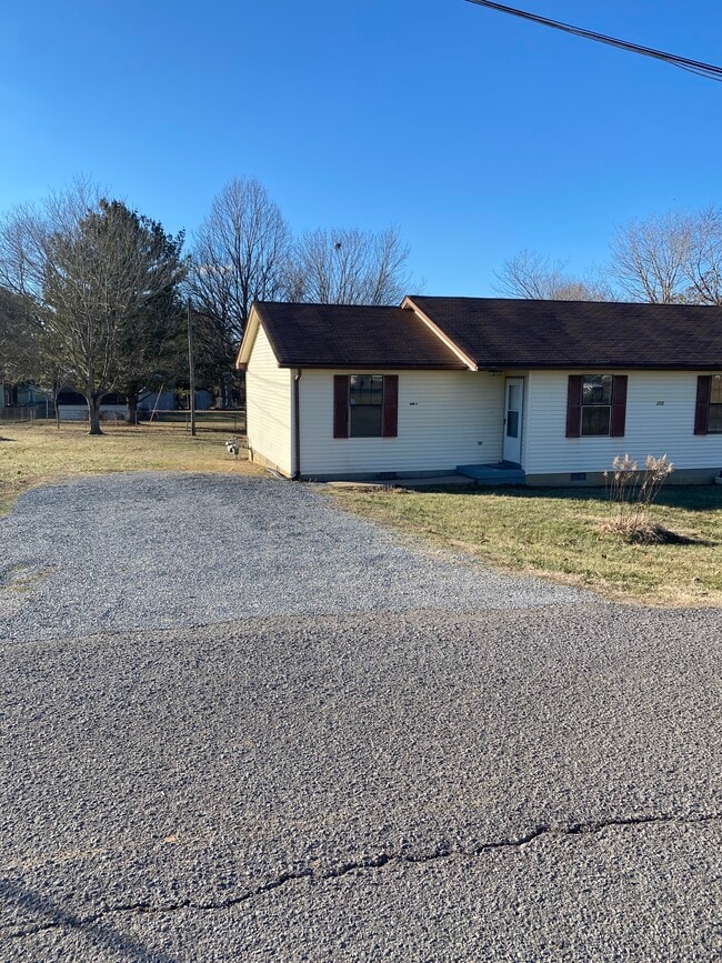 Building Photo - 1205 Redden Ln