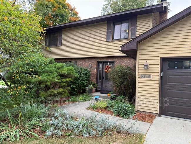 Foto del edificio - 5206 Summer Trail Rd