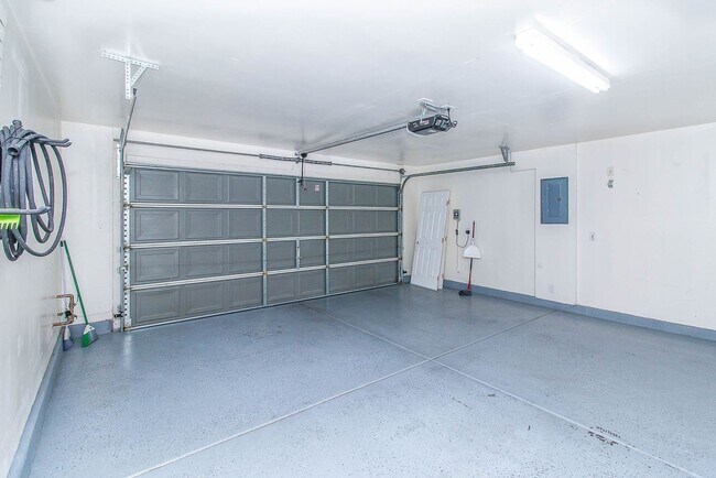 Building Photo - BEAUTIFUL SINGLE-STORY HOME LOCATED IN LAS VEGAS