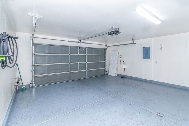 Foto del edificio - BEAUTIFUL SINGLE-STORY HOME LOCATED IN LAS VEGAS