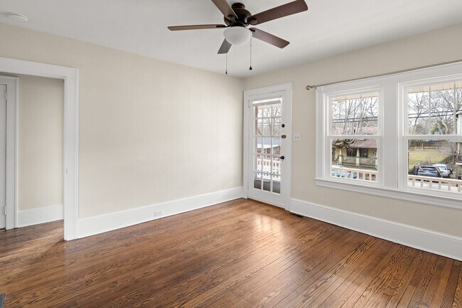 Foto del edificio - Updated West Asheville Bungalow