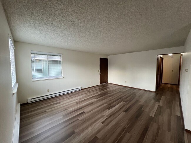 Foto del edificio - 2 Bed, 1 Bath Ground Floor Apartment