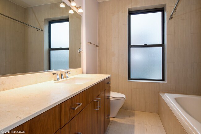 Foto del edificio - 4055 N Hermitage Ave
