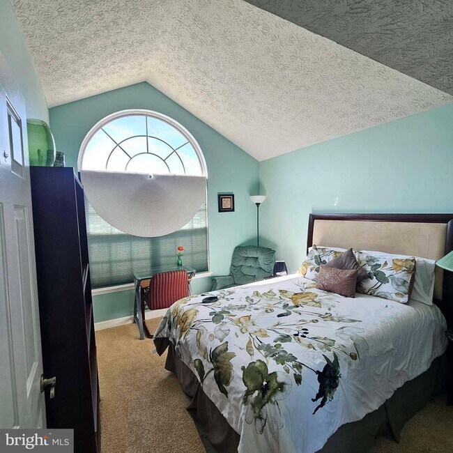 Foto del edificio - 6600 St Ignatius Dr