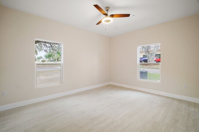 Building Photo - Luxury 2 Bed 2 Bath, Downtown Eustis Full ...