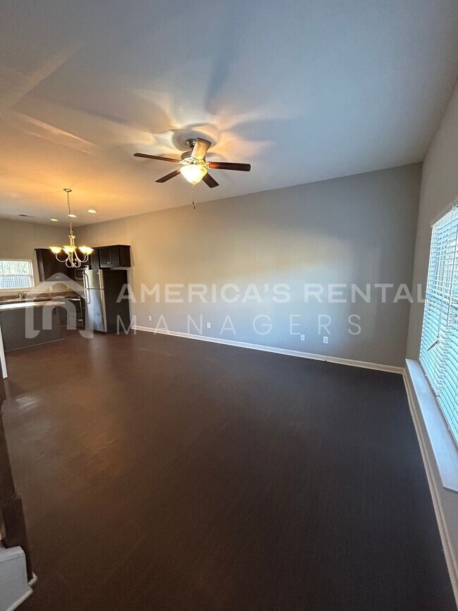 Foto del edificio - DEPOSIT PENDING! Town home available for r...