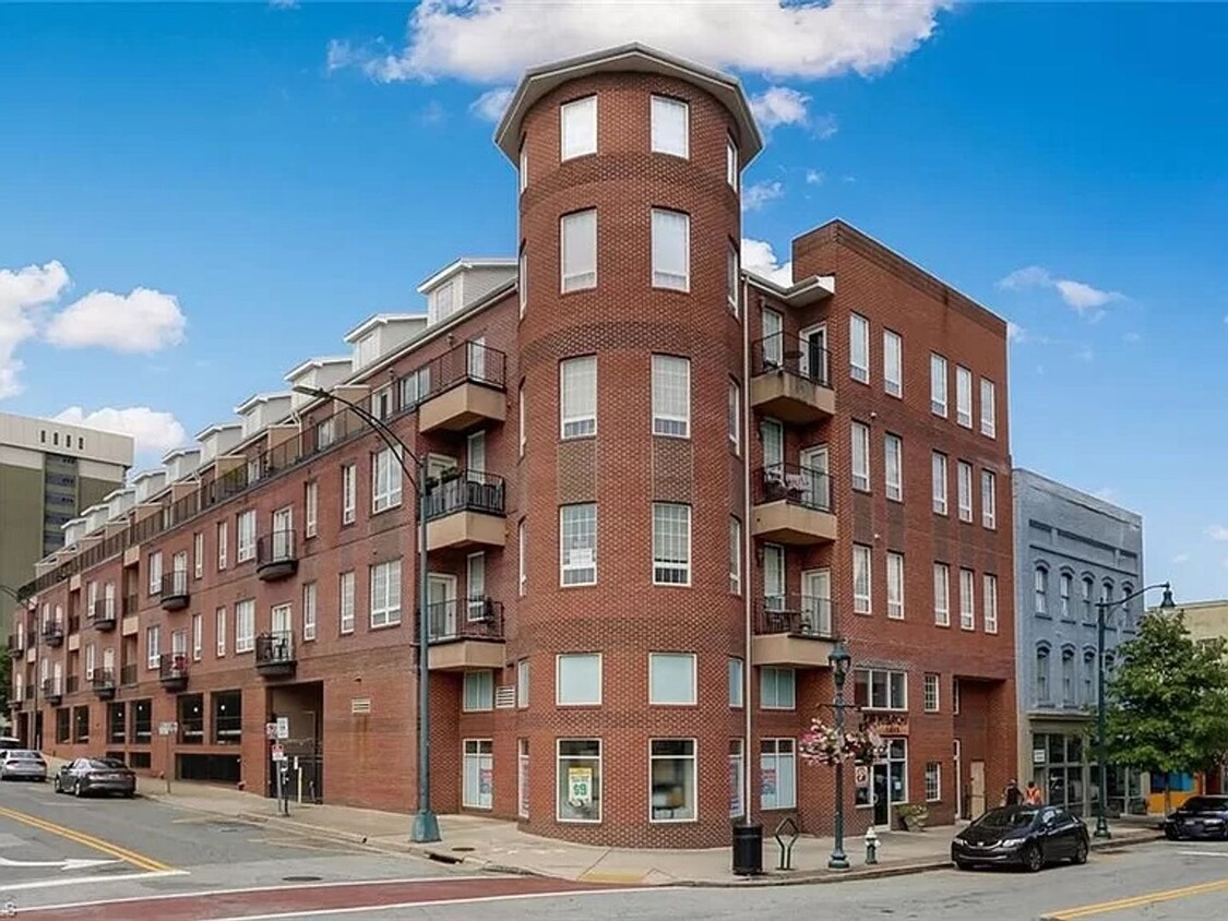 Foto principal - 1 bedroom 1 bathroom Downtown Living Spaci...
