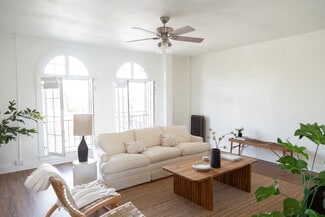 Building Photo - Villa Elaine