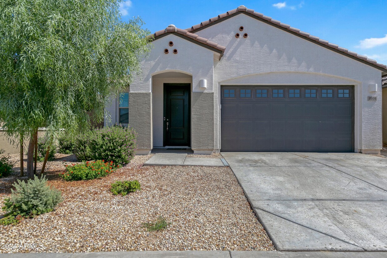 8916 W Bethany Heights Dr, Glendale, AZ 85305 House Rental in
