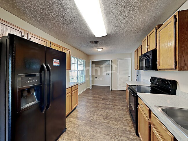 Foto del edificio - 4637 Blue Stream Ln S