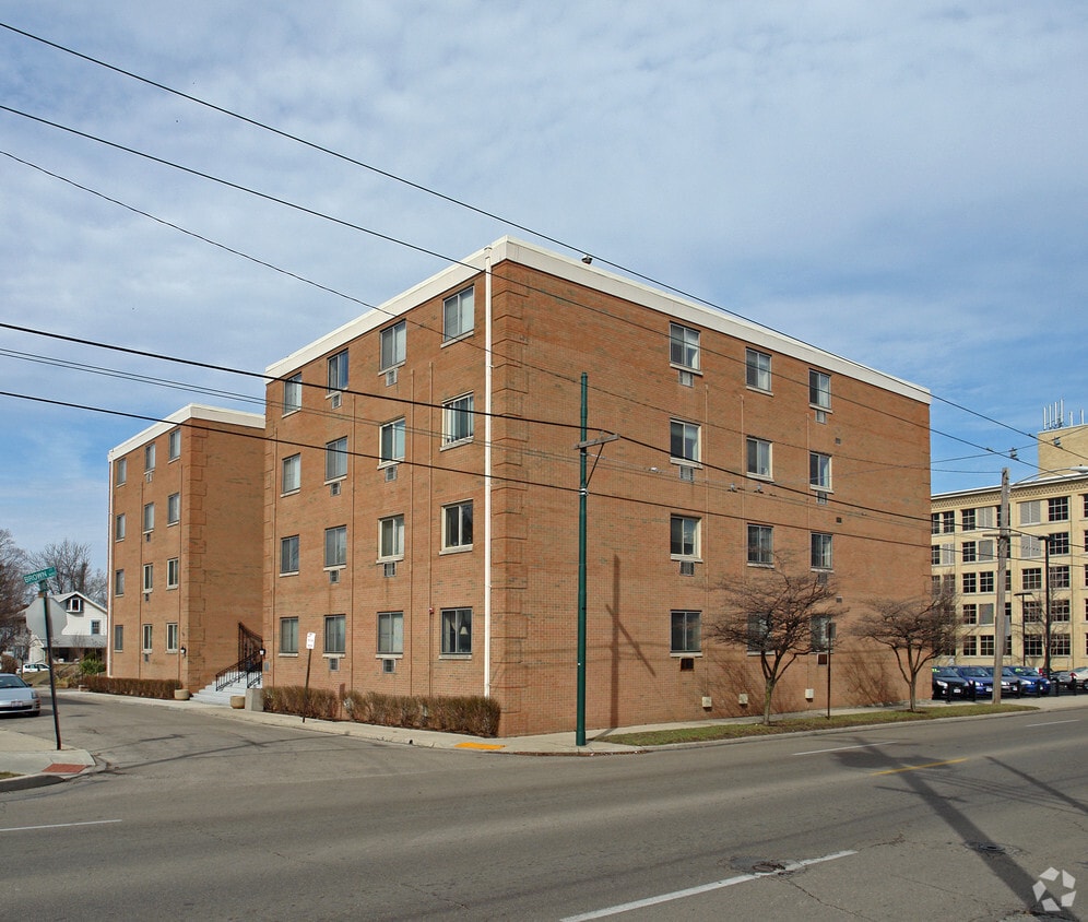 Plumwood Terrace Apartments in Dayton, OH