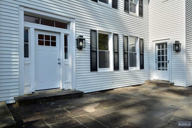 Building Photo - 489 W Saddle River Rd