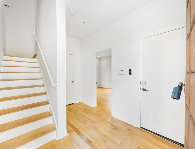 Building Photo - 5632 Kiam St