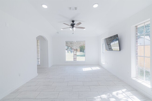 Foto del edificio - 2122 Maple Cir