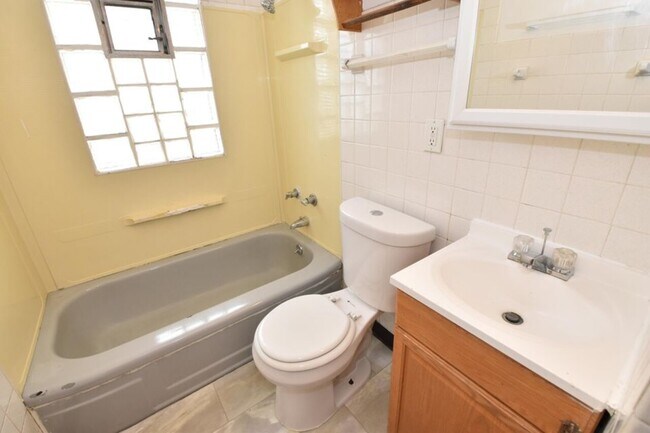 Foto del edificio - 8115 W. Villard