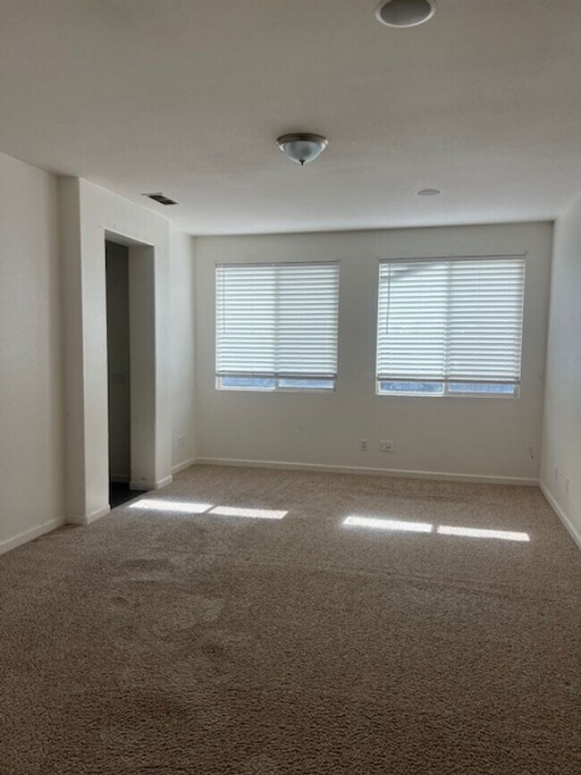 Foto del edificio - 3-Bedroom Natomas Home—Move-In Ready