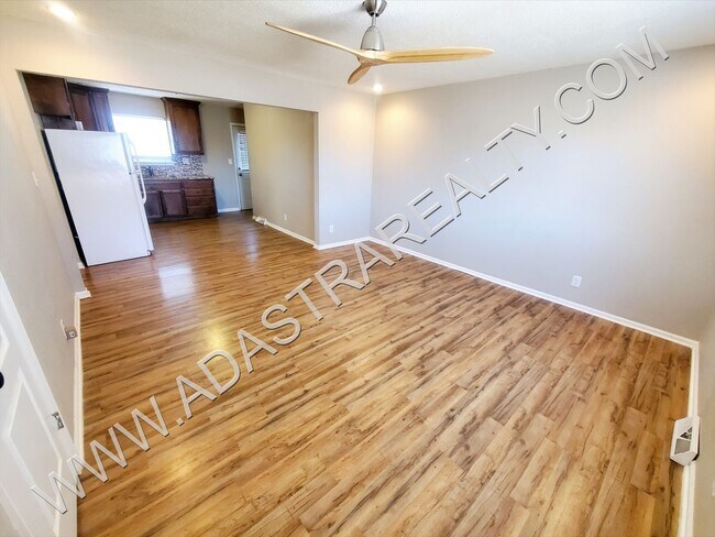 Foto del edificio - Nicely updated duplex near Kansas City schools-Available NOW!!