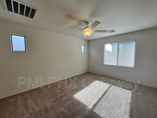 Foto del edificio - 1720 S Martingale Rd