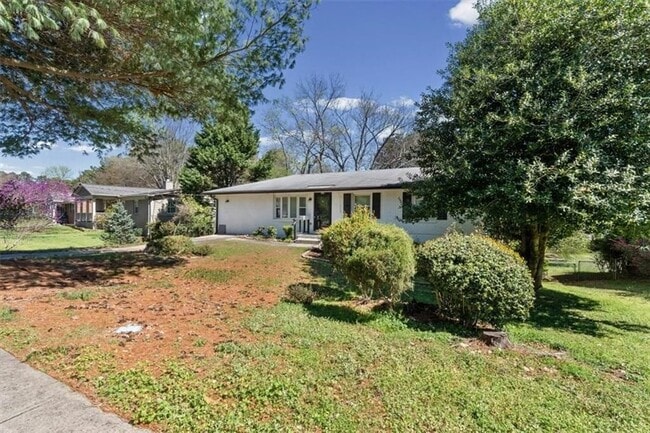 Building Photo - 2815 Carolyn Dr