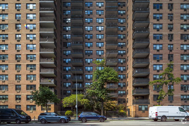Building Photo - 340 E 80th St
