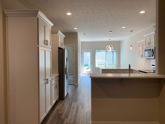 Foto del edificio - Zero entry ranch townhome with 2 stall garage. Laundry on main level, 2 bedrooms/2.5 bath in SE L...