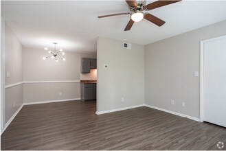 Building Photo - Oakridge at Haymount