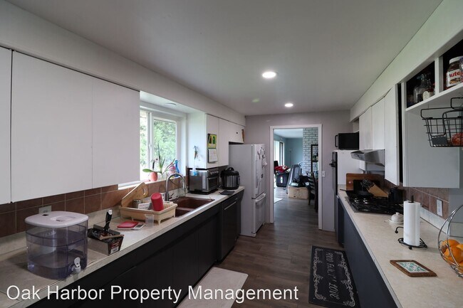 Building Photo - 4 br, 2 bath House - 670 Ne 7th Ave