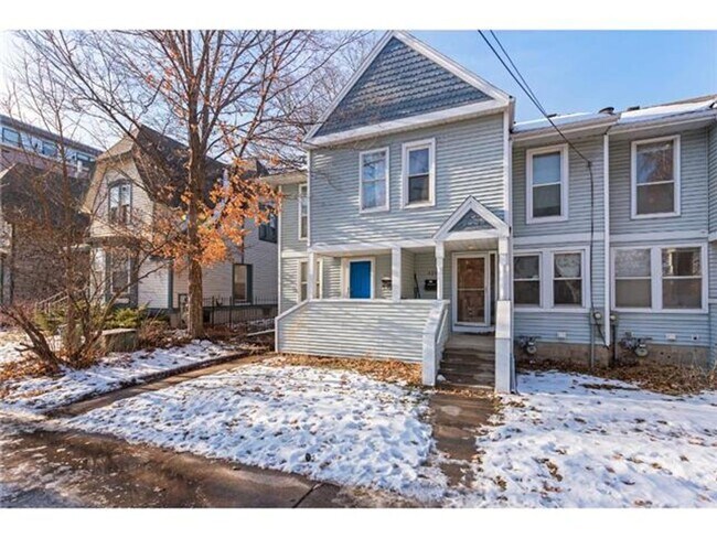 Foto del edificio - 3 Bedroom 2 Bath Close to the U of M Available September 2026