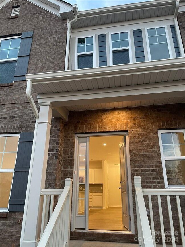 Foto del edificio - 1835 Teachers House Rd