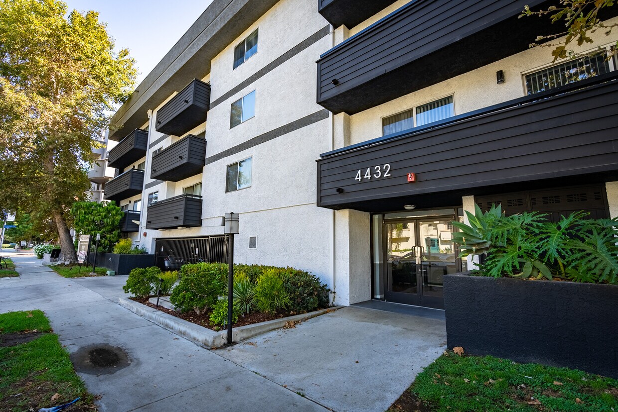 4432 Coldwater Canyon fully renovated uni... Apartments in Studio City, CA