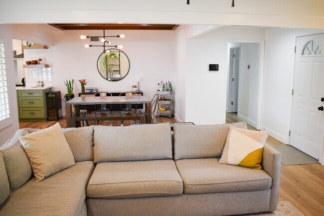 Foto del edificio - 461 N Nearglen Ave