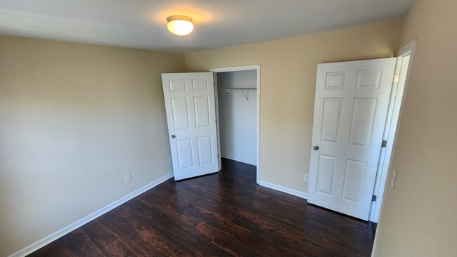 Building Photo - Walking distance to Downtown Sugar Hill!