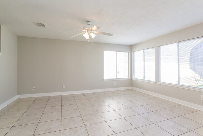 Foto del edificio - 10202 Farrell Dr