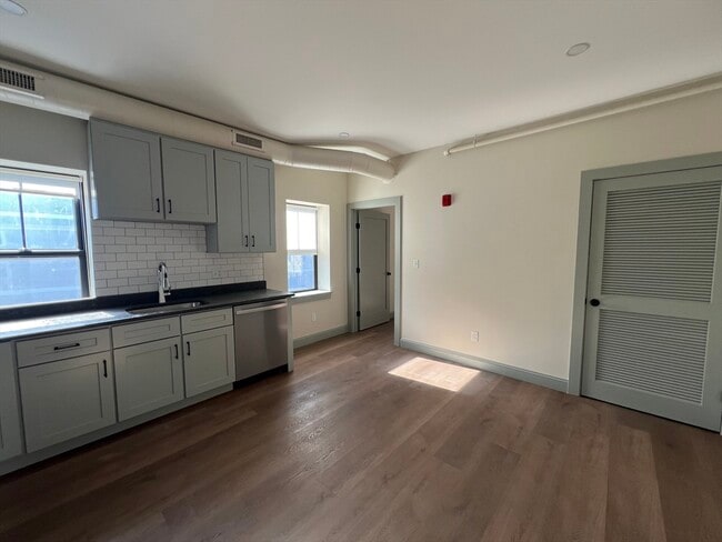 Foto del edificio - 160 Seabury St