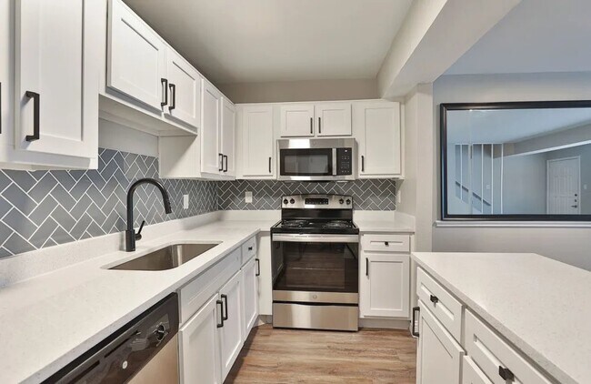 Foto del edificio - 5151 Verde Valley Ln