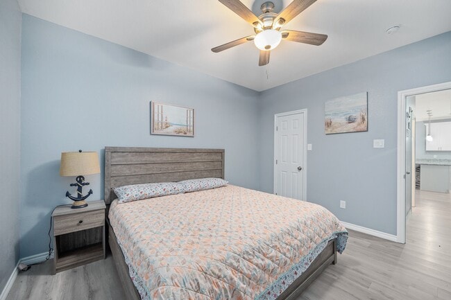 Building Photo - 305 Jettyview Rd